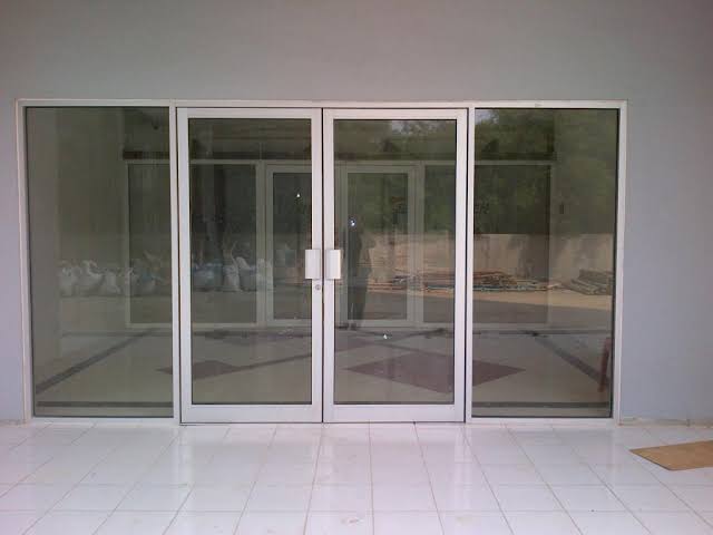 Pintu Kaca di Banda Aceh